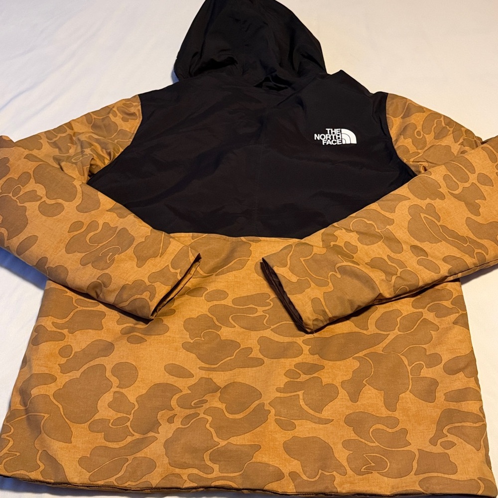The North Face Black and Tan Patterned Pullover Jacket. NWOT - Picture 5 of 7